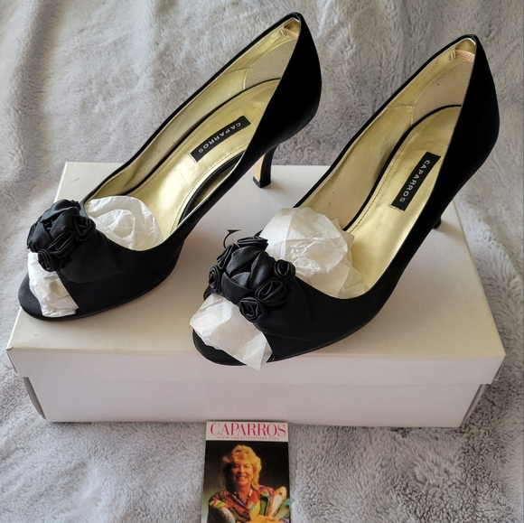 Caparros 8.5M 'Nahla' Black Silk Open Toe 2.5" Heels - Picture 3 of 10